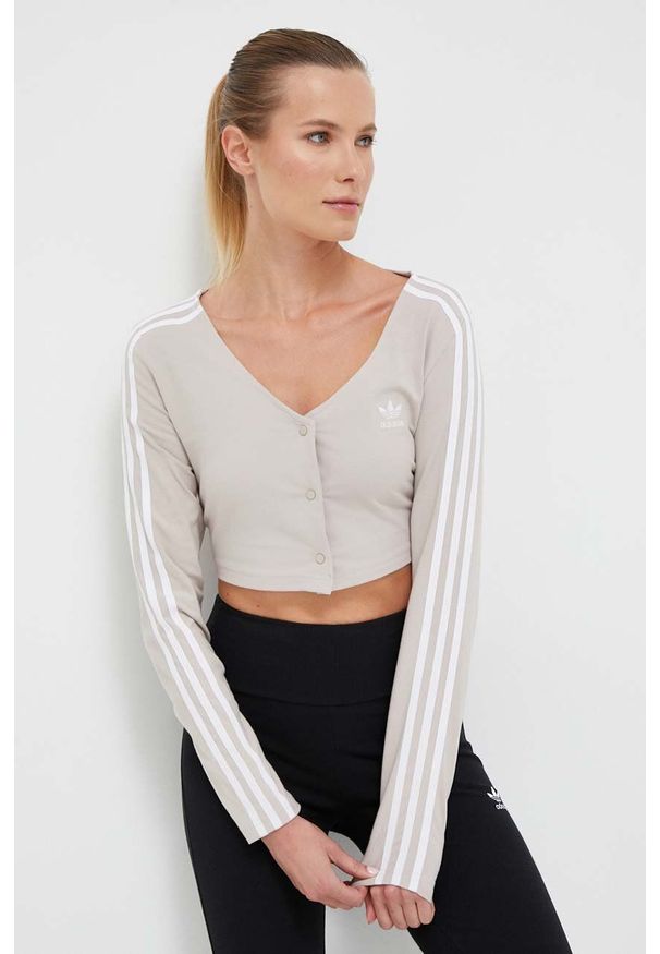 adidas Originals top damski kolor beżowy. Kolor: beżowy. Materiał: materiał, dzianina. Wzór: aplikacja
