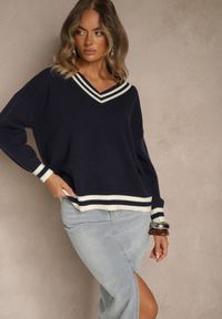 Renee - Granatowy Sweter Preppy z Dodatkiem Kaszmiru Lincire. Typ kołnierza: dekolt w serek. Kolor: niebieski. Materiał: kaszmir. Wzór: aplikacja. Styl: elegancki #5