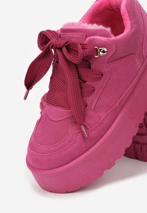 Renee - Fuksjowe Sneakersy Vices Stylizowane na Śniegowce na Platformie Obszyte Futerkiem Naleris. Zapięcie: sznurówki. Kolor: różowy. Materiał: futro. Obcas: na platformie