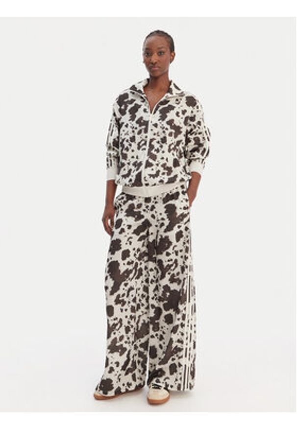 Adidas - adidas Bluza Satin KA2683 Brązowy Loose Fit. Kolor: brązowy. Materiał: syntetyk