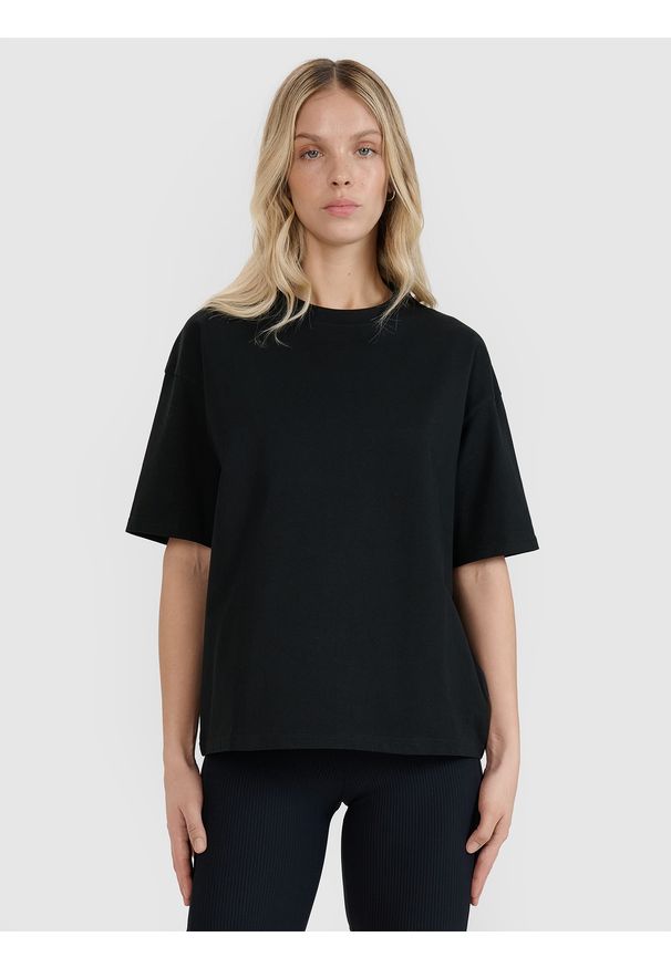 4f - 4F T-shirt oversize z nadrukiem damski - czarny XS. Okazja: na co dzień. Kolor: czarny. Materiał: jersey, tkanina, dzianina, bawełna, materiał. Długość rękawa: krótki rękaw. Długość: krótkie. Wzór: nadruk. Styl: sportowy, klasyczny, casual