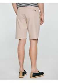 Big-Star - Szorty męskie chinosy jasnobeżowe Rossino 800. Okazja: na co dzień. Kolor: beżowy. Materiał: elastan, bawełna, tkanina. Sezon: lato. Styl: elegancki, klasyczny, casual #4