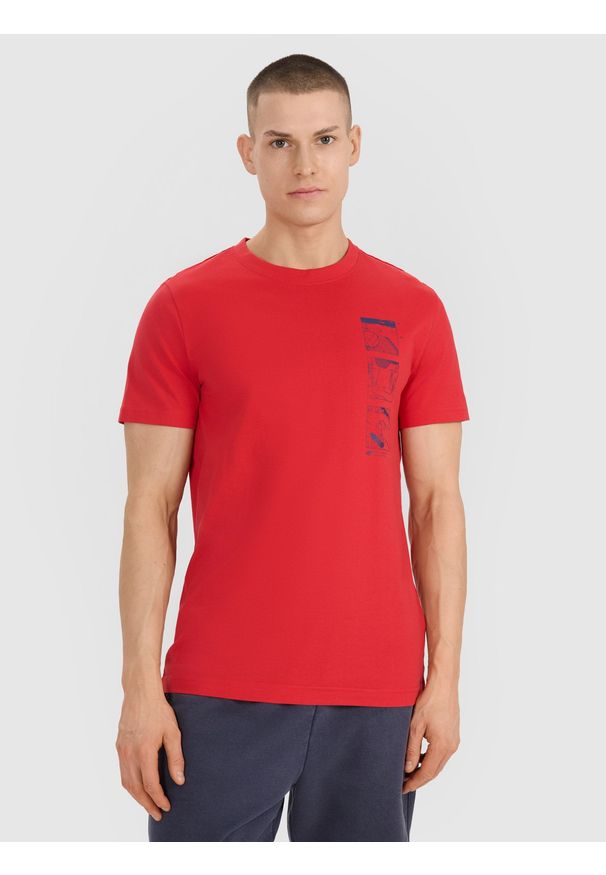 4f - 4F T-shirt regular z nadrukiem męski - czerwony XL. Okazja: na co dzień. Kolor: czerwony. Materiał: bawełna, materiał, jersey. Długość rękawa: krótki rękaw. Długość: krótkie. Wzór: nadruk. Styl: klasyczny, sportowy, casual