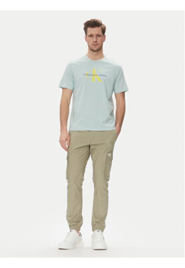 Calvin Klein Jeans Joggery J30J327614 Zielony Slim Fit. Kolor: zielony. Materiał: bawełna