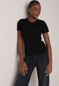 Born2be - Czarny Bawełniany T-shirt w Klasycznym Stylu Nedila. Kolor: czarny. Materiał: bawełna. Długość: długie. Styl: klasyczny #1