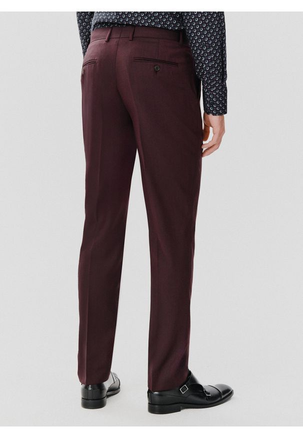 Pako Lorente - PAKO LORENTE – Spodnie garniturowe w kolorze burgundowym. Kolor: czerwony. Materiał: poliester, wełna. Styl: elegancki