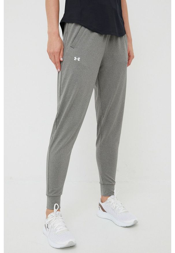 Under Armour spodnie treningowe damskie kolor szary gładkie. Kolor: szary. Materiał: materiał, skóra. Wzór: gładki