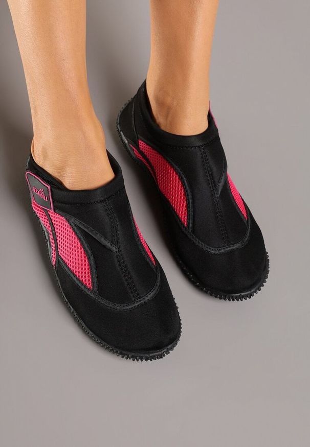 Born2be - Czarno-Fuksjowe Buty Sportowe do Wody z Zapięciem na Rzep Ellienna. Okazja: na co dzień, na plażę. Zapięcie: rzepy. Kolor: czarny. Obcas: na płaskiej podeszwie