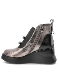 Srebrne Botki S.Barski Stylowe Damskie Buty Na Koturnie. Zapięcie: klamry. Kolor: srebrny. Szerokość cholewki: normalna. Wzór: aplikacja. Sezon: zima, jesień. Obcas: na koturnie. Styl: elegancki #5