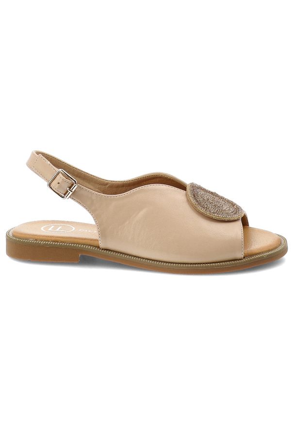 Sandały damskie Filippo, cholewka ze skóry ekologicznej na płaskiej podeszwie z elegancką broszką, beżowe, DS6229/26. Kolor: beżowy. Materiał: skóra ekologiczna. Obcas: na płaskiej podeszwie. Styl: elegancki