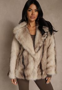 Renee - Beżowa Jednorzędowa Kurtka Futerko z Szerokim Kołnierzem Tesandra. Okazja: na co dzień. Kolor: beżowy. Materiał: futro. Styl: casual, klasyczny, retro #1