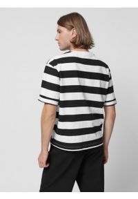outhorn - T-shirt oversize w paski męski - czarno-biały. Kolor: biały, wielokolorowy, czarny. Materiał: materiał, bawełna, dzianina. Wzór: paski #8