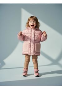 Sinsay - Pikowana kurtka z kapturem i sztucznym futerkiem - różowy. Typ kołnierza: kaptur. Kolor: różowy. Materiał: futro #1