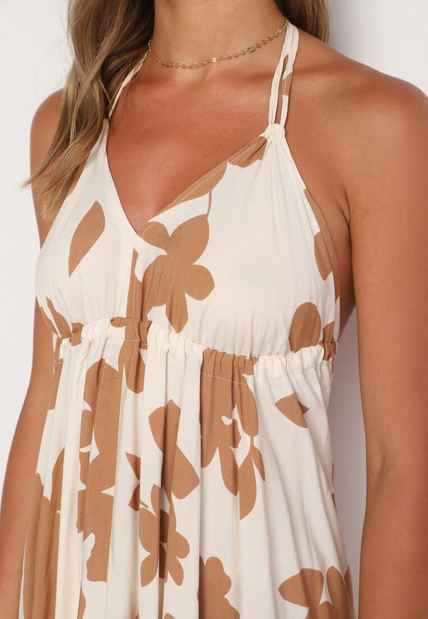 Born2be - Biała Rozkloszowana Sukienka z Wiskozy na Ramiączkach w Kwiaty Nansora. Okazja: na co dzień. Kolor: biały. Materiał: wiskoza. Długość rękawa: na ramiączkach. Wzór: kwiaty. Styl: casual, elegancki