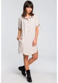 Sukienki.shop - Tunika koszulowa z kołnierzykiem beżowa lniana. Okazja: do pracy, na co dzień, na spotkanie biznesowe. Kolor: beżowy. Materiał: len. Długość rękawa: krótki rękaw. Typ sukienki: koszulowe. Styl: klasyczny, casual, elegancki, biznesowy #1