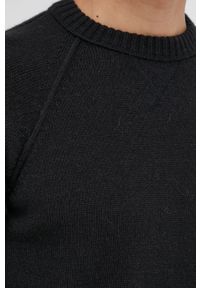Sisley Sweter wełniany męski kolor czarny. Okazja: na co dzień. Kolor: czarny. Materiał: wełna. Długość rękawa: długi rękaw. Długość: długie. Styl: casual