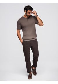 Ombre Clothing - T-shirt męski dzianinowy z guzikami przy dekolcie – popielaty V4 - Rozmiar: XXL. Okazja: na co dzień. Kolor: szary. Materiał: dzianina. Wzór: paski. Styl: casual, elegancki #4