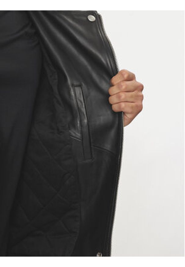 Calvin Klein Jeans Kurtka skórzana J30J325600 Czarny Regular Fit. Kolor: czarny. Materiał: skóra