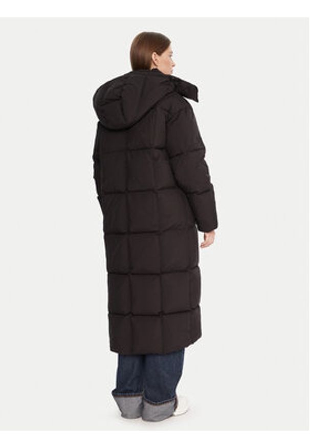 Tommy Jeans Kurtka puchowa Alaska DW0DW21977 Czarny Relaxed Fit. Kolor: czarny. Materiał: syntetyk. Sezon: zima