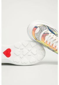 Love Moschino - Buty. Nosek buta: okrągły. Zapięcie: sznurówki. Kolor: biały. Materiał: materiał, syntetyk, skóra, guma. Szerokość cholewki: normalna. Obcas: na obcasie. Wysokość obcasa: średni #2
