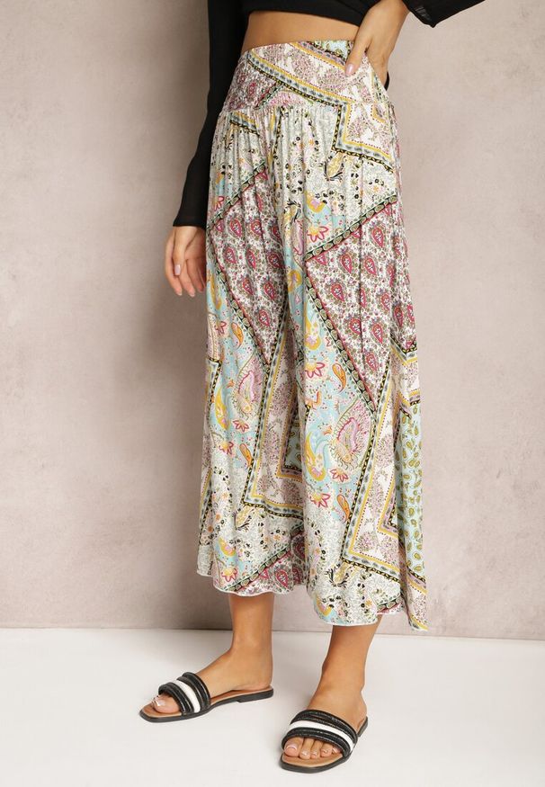 Renee - Miętowe Szerokie Spodnie Culottes z Mozaikowym Wzorem i Gumką w Pasie Mizina. Kolor: beżowy. Materiał: wiskoza. Sezon: lato. Styl: boho