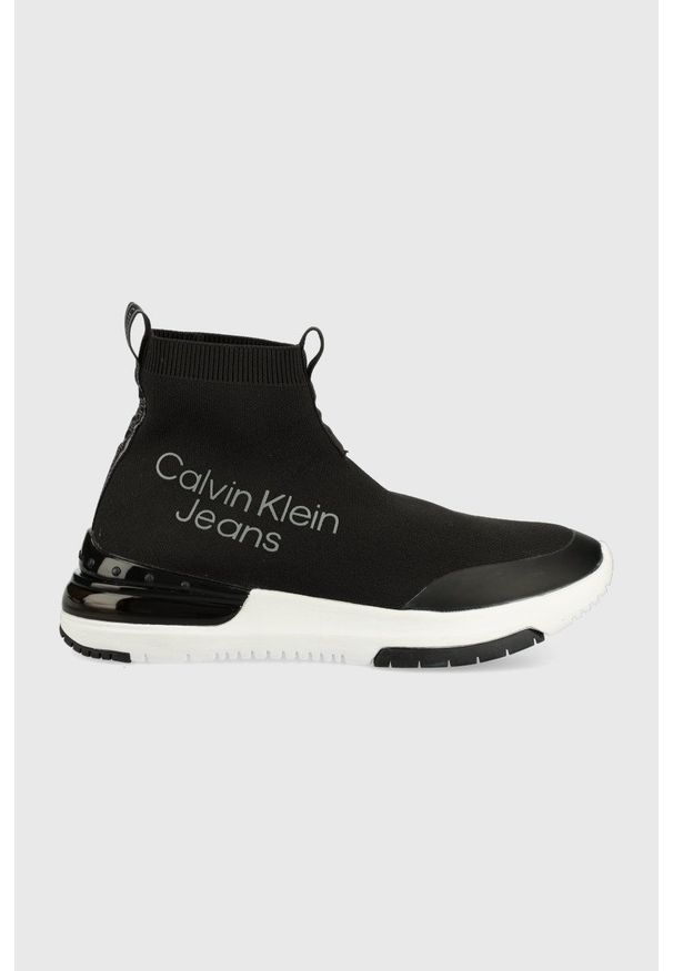 Calvin Klein Jeans sneakersy kolor czarny. Nosek buta: okrągły. Kolor: czarny. Materiał: guma. Szerokość cholewki: normalna