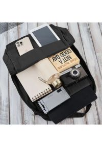 Plecak na laptopa PAOLO PERUZZI T-93-BL czarny. Kolor: czarny. Materiał: materiał