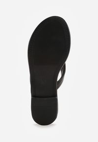 Born2be - Czarne Klapki Japonki z Imitacji Skóry na Płaskiej Podeszwie w Klasycznym Stylu Evadise. Okazja: na co dzień. Kolor: czarny. Materiał: skóra. Sezon: wiosna, lato. Obcas: na płaskiej podeszwie. Styl: klasyczny #5