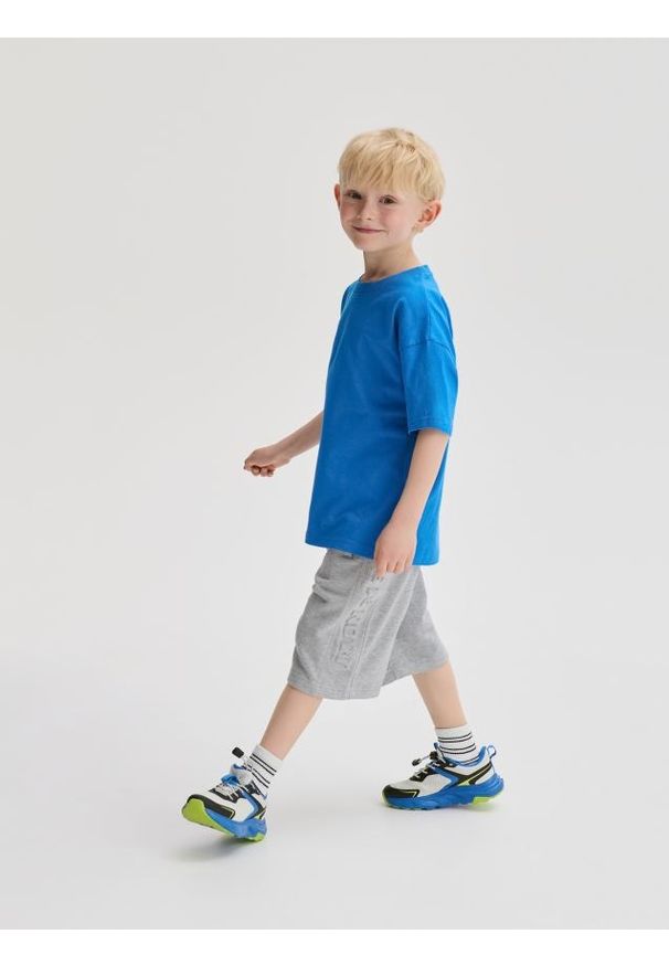 Reserved - Bawełniane szorty dresowe - jasnoszary. Kolor: szary. Materiał: dresówka, bawełna