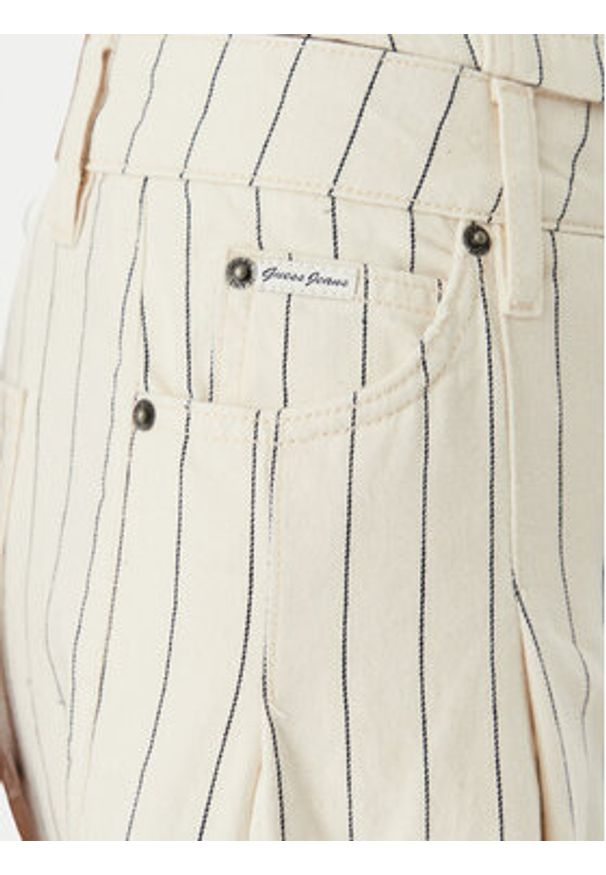 Guess Jeans Szorty jeansowe W6GDY5 D7961 Écru Loose Fit. Kolor: kremowy. Materiał: bawełna