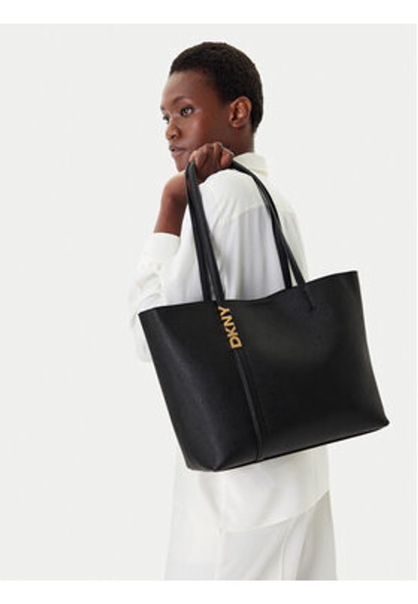 DKNY Torebka R52AKG54 Czarny. Kolor: czarny. Materiał: skórzane