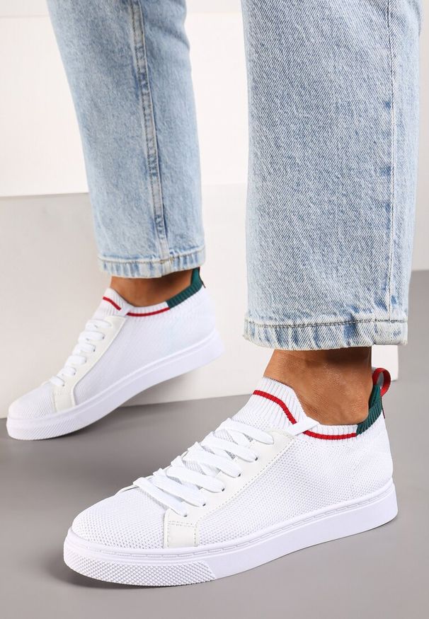 Renee - Biało-Zielone Płaskie Sneakersy Wsuwane z Imitacji Skóry ze Sznurowaniami Gaxia. Nosek buta: okrągły. Zapięcie: bez zapięcia. Kolor: biały. Materiał: skóra. Sezon: lato. Obcas: na obcasie. Wysokość obcasa: niski