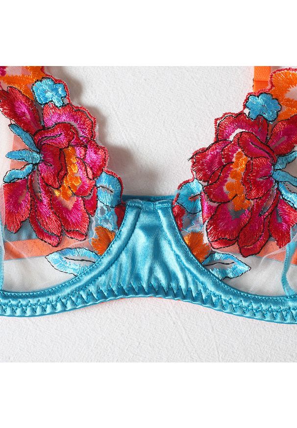 Intica - Haftowana bielizna zestaw z eleganckimi detalami Frea. Kolor: czarny. Materiał: tkanina, materiał. Wzór: haft