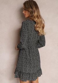 Renee - Czarna Sukienka Bathetis. Kolor: czarny. Długość rękawa: długi rękaw. Wzór: aplikacja. Długość: mini