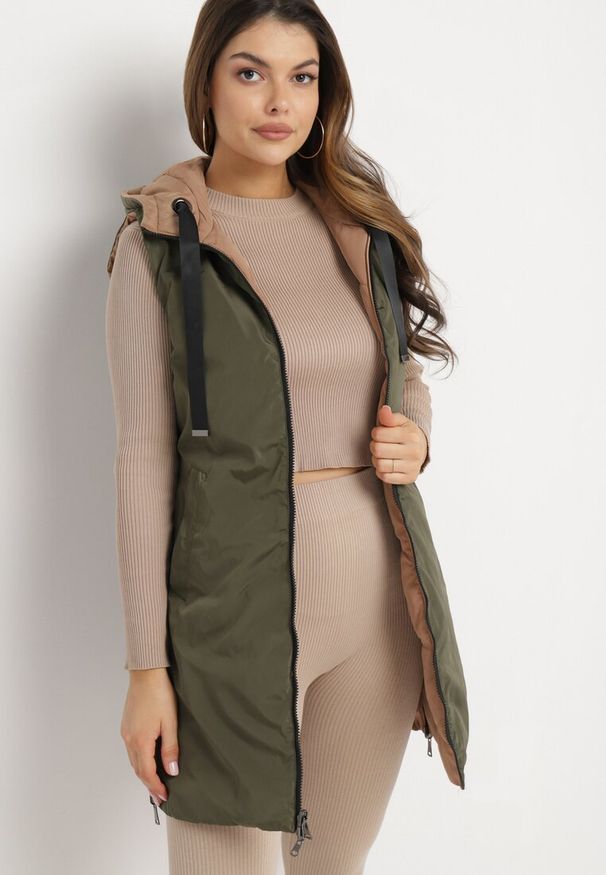 Born2be - Beżowa Pikowana Kamizelka Dwustronna z Kapturem i Sznurkami Leorani. Okazja: na spacer, na co dzień. Typ kołnierza: kaptur. Kolor: beżowy. Materiał: jeans. Styl: casual, sportowy