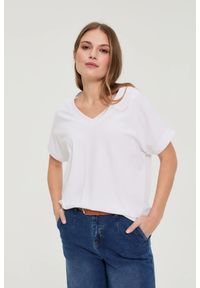 MOODO - T-shirt z dekoltem biały. Kolor: biały. Materiał: bawełna #1