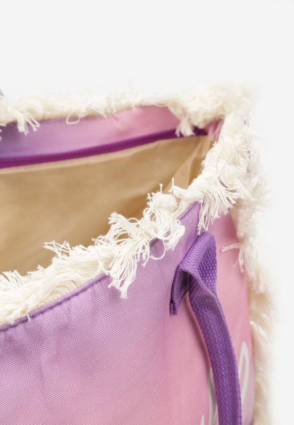 Born2be - Fioletowa Torebka o Dużym Fasonie Tote z Ozdobnymi Napisami i Frędzlami Solatie. Kolor: fioletowy. Wzór: napisy. Dodatki: z frędzlami. Styl: casual