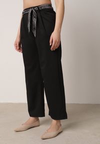 Born2be - Czarne Eleganckie Spodnie z Bawełny i Wiskozy z Materiałowym Paskiem-Apaszką Vetina. Okazja: na co dzień, na spotkanie biznesowe, do pracy. Kolor: czarny. Materiał: wiskoza, bawełna, materiał. Styl: elegancki #4