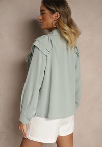 Renee - Jasnozielona Koszula Ozdobiona Falbaną Kornella. Okazja: na co dzień. Typ kołnierza: kołnierzyk klasyczny. Kolor: zielony. Materiał: jeans. Wzór: aplikacja. Styl: klasyczny, elegancki, casual #5