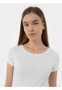 4f - T-shirt regular gładki damski. Kolor: biały. Materiał: bawełna, dzianina. Wzór: gładki