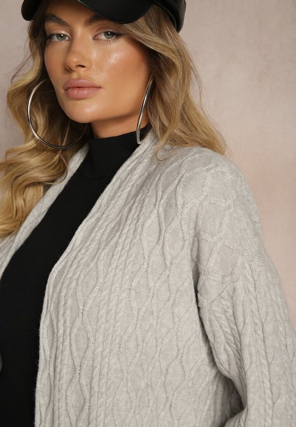 Renee - Szary Kardigan Nierozpinany o Długim Kroju Ozdobiony Tłoczeniem Vailithe. Okazja: na co dzień, na spacer. Kolor: szary. Materiał: jeans. Długość: długie. Wzór: aplikacja. Styl: elegancki, casual