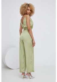 Answear Lab kombinezon kolor zielony z dekoltem w szpic. Kolor: zielony. Długość rękawa: na ramiączkach. Styl: wakacyjny #6