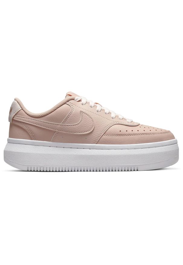 Buty do chodzenia damskie Nike Court Vision Alta. Zapięcie: sznurówki. Kolor: różowy. Materiał: materiał, skóra, syntetyk. Szerokość cholewki: normalna. Model: Nike Court. Sport: turystyka piesza