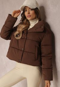 Renee - Ciemnobrązowa Kurtka Puffer Pikowana ze Stójką Maymie. Typ kołnierza: kołnierzyk stójkowy. Kolor: brązowy