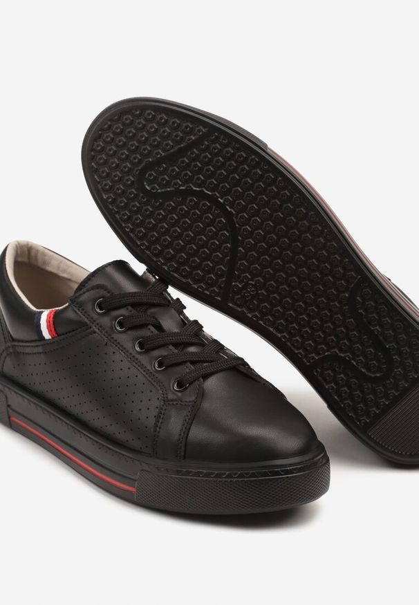 Renee - Czarne Sneakersy Tenisówki ze Skóry Naturalnej Zdobione Perforacją Tillirene. Okazja: na co dzień. Kolor: czarny. Materiał: skóra. Wzór: aplikacja