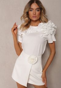 Renee - Biały T-shirt z Bawełny Ozdobiony Bufiastymi Falbankami Kandrra. Typ kołnierza: kołnierz z falbankami. Kolor: biały. Materiał: bawełna. Wzór: aplikacja