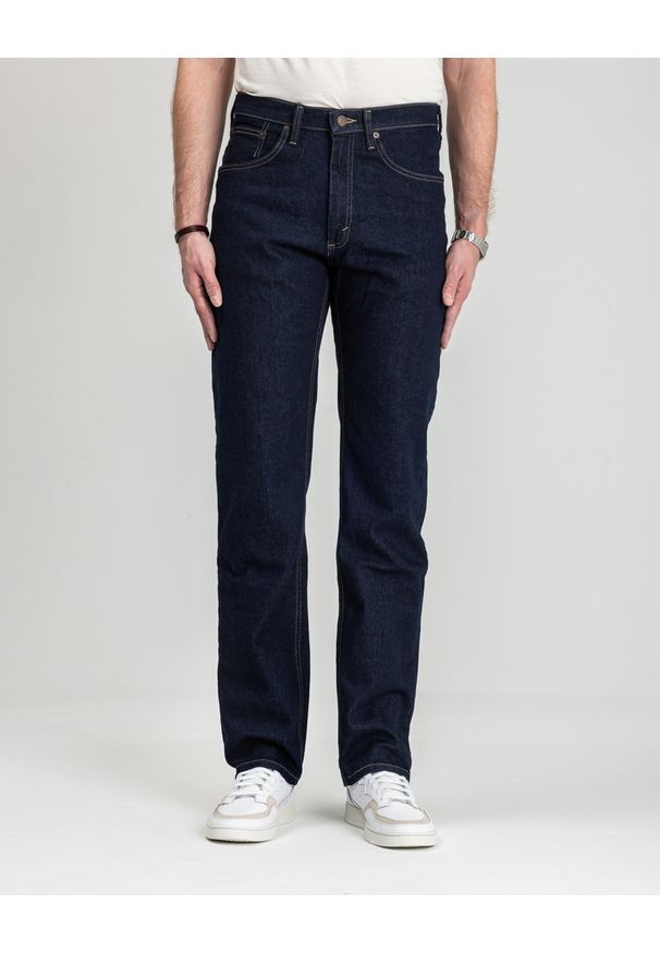 Męskie Spodnie Jeansowe Wrangler Regular Fit Rinse 112352894. Okazja: na co dzień, do pracy, na spotkanie biznesowe. Styl: biznesowy, klasyczny, casual, elegancki