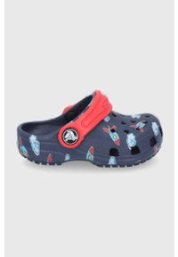 Crocs Klapki dziecięce kolor granatowy. Nosek buta: okrągły. Kolor: niebieski. Materiał: guma, materiał
