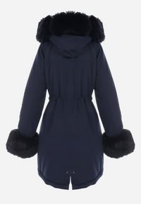 Born2be - Granatowa Kurtka Parka z Kapturem i Wstawkami z Futerka Caranze. Okazja: na co dzień. Typ kołnierza: kaptur. Kolor: niebieski. Materiał: futro. Sezon: zima, jesień. Styl: casual #4