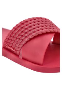 Czerwone Klapki Ipanema Modne Wodoodporne Obuwie Damskie. Okazja: na spacer, na plażę, na co dzień. Kolor: czerwony. Wzór: paski. Sezon: lato. Styl: casual, street #5